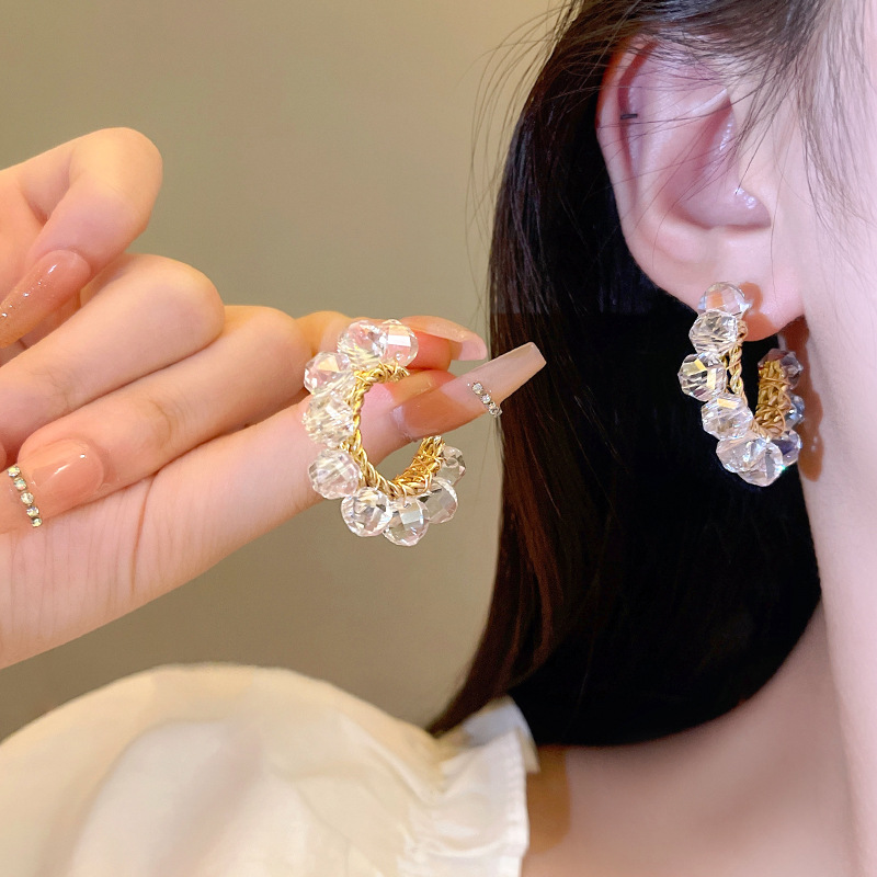 Korean C-shaped earrings, a new trend of high-end and trendy earrings in 2023, with a cold and elegant style that exudes the charm of a socialite Application Scenario