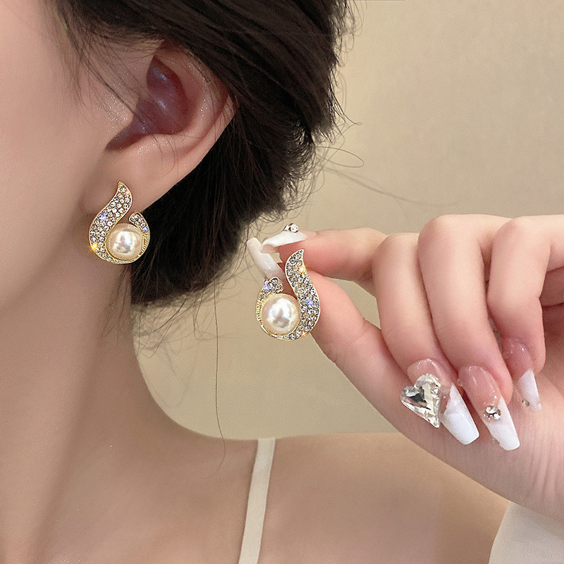 New S925 silver needle stud earrings with pearl and diamond setting, fashionable women's full diamond design flame earrings wholesale full figure