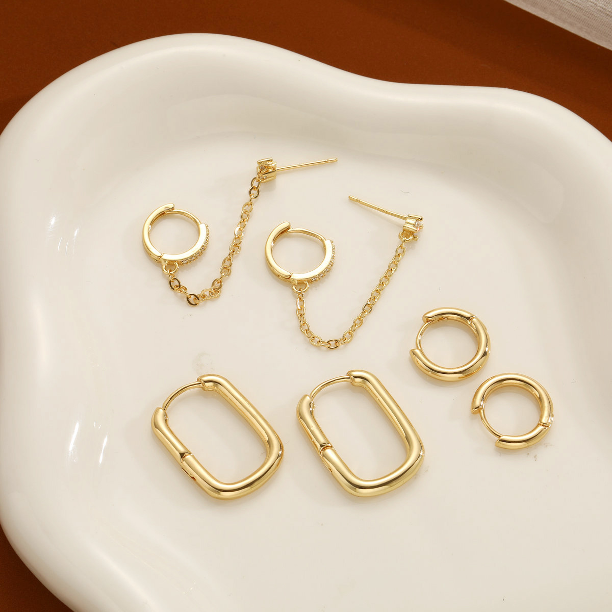 New cross-border geometric oval U-shaped ear buckles, light luxury and fashionable diamond-encruffled ear rings, simple and elegant chain earrings Specification drawing