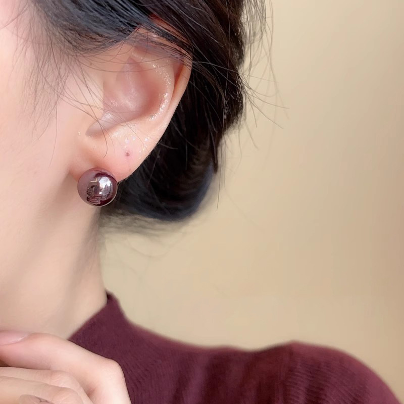 The dazzling purple grape bean stud earrings for women's autumn and winter, with a retro and high-end feel, are a new bestseller in 2025. They are light luxury and unique earrings Application Scenario