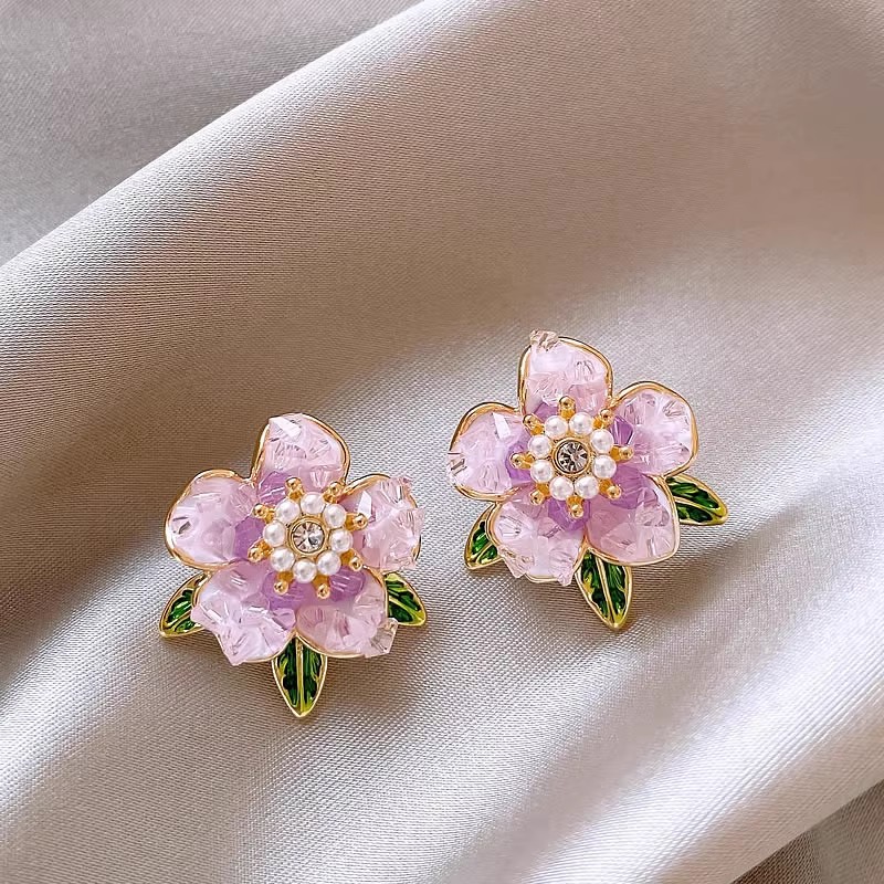 New purple camellia pearl stud earrings for spring and summer, unique earrings for women in 2025, with a light luxury and high-end feel Specification drawing