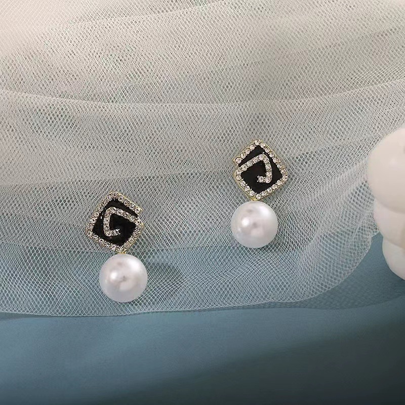 S925 Silver Needle Japanese and Korean style light Luxury Exquisite geometric pearl earrings, fashionable and trendy ladylike earrings wholesale Specification drawing