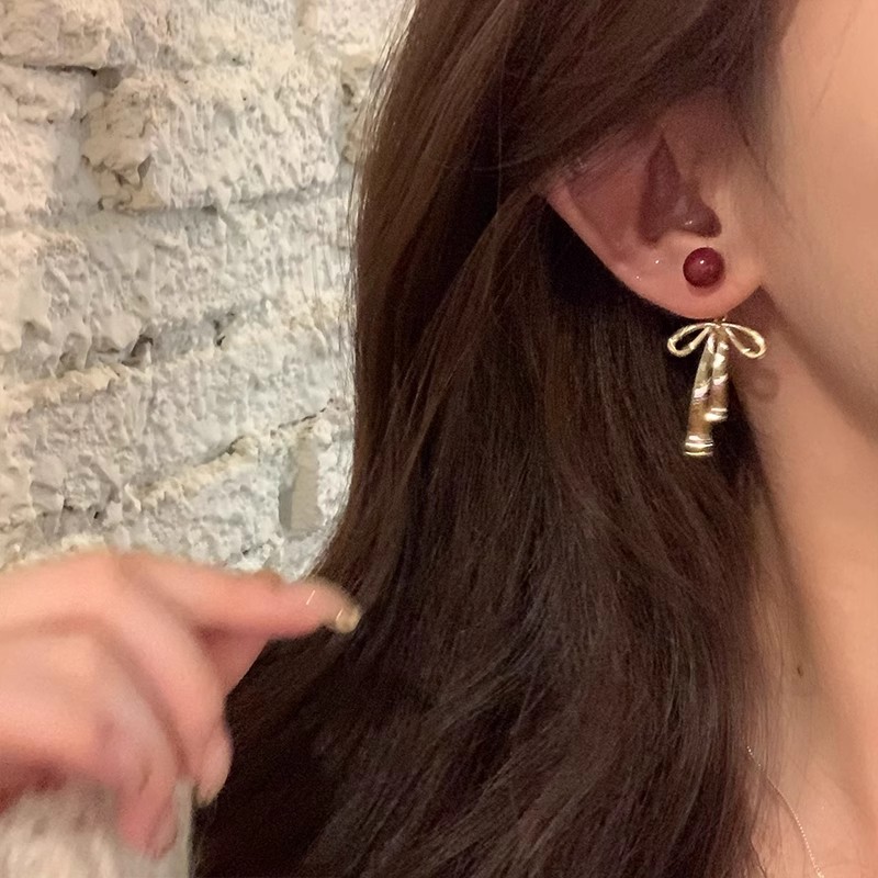 After autumn, the women's Anke pendant earrings with red bow pearl stud earrings exude a unique, light luxury and high-end charm Specification drawing