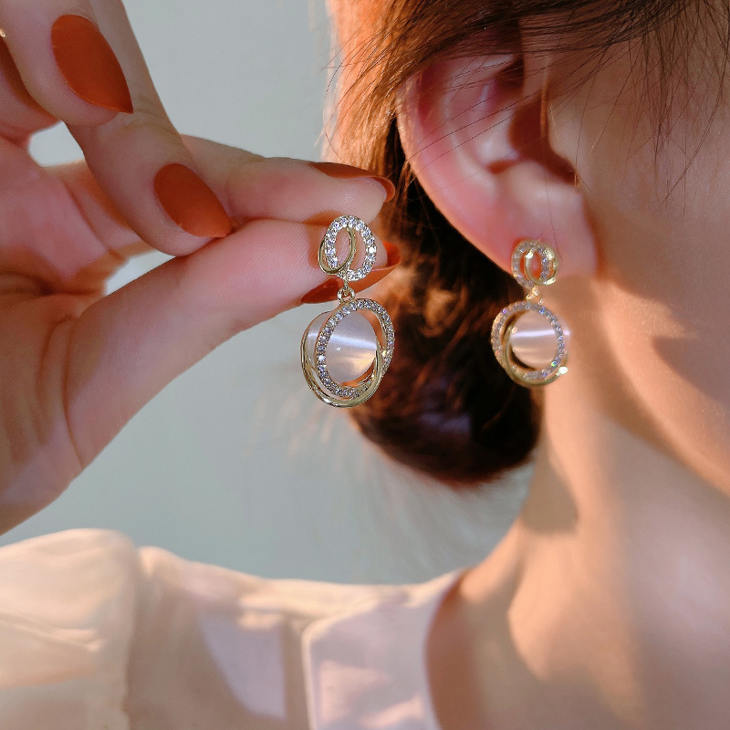S925 Silver Needle cat's Eye Earrings, new trendy design, fashionable and versatile, niche design earrings, mid-length for women full figure