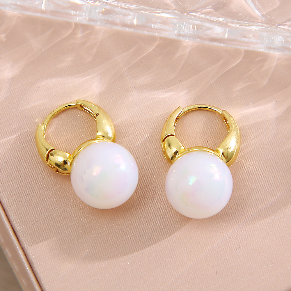 Mermaid Princess Pearl Stud earrings, ins stud earrings, simple and niche style, imitation pearl stud earrings, high-end feel, wholesale of earrings Application Scenario