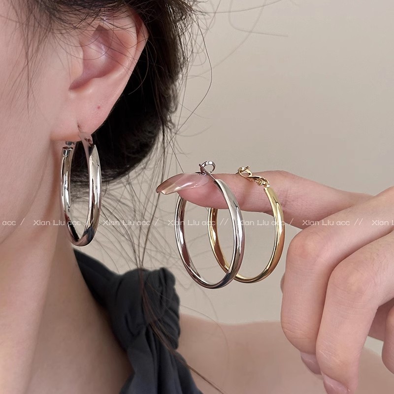 Plain ring earrings, a new bestseller in 2025, exude a sense of high-end sophistication. Exaggerated large ear rings exude a light luxury and unique ring earrings for women full figure