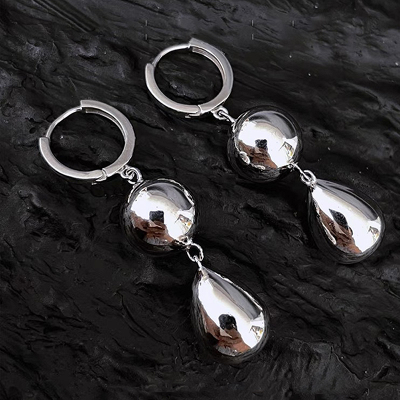 European and American cold style silver round ball temperament earrings, ins heavy industry bell earrings, niche design sense, exaggerated ear buckles Specification drawing