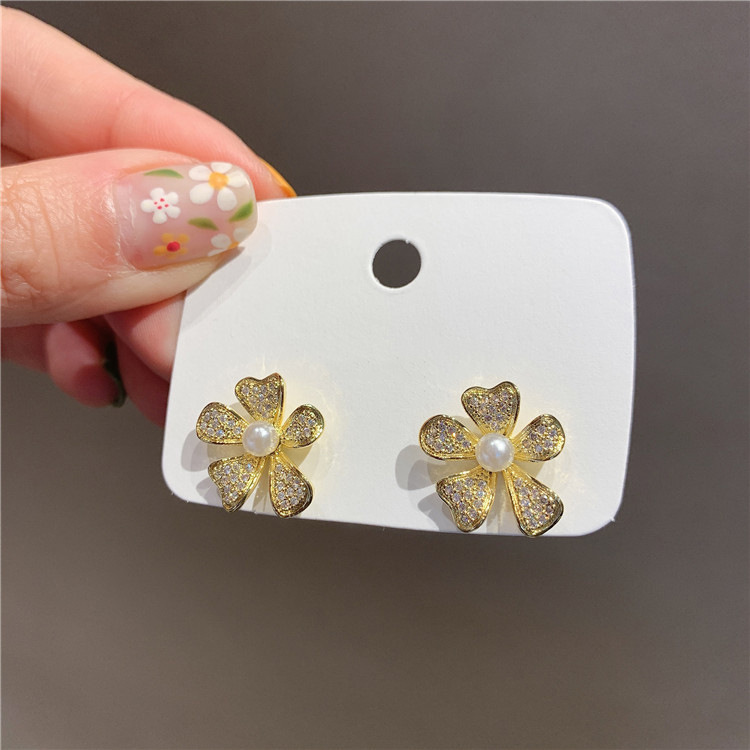 Little Daisy flower stud earrings, Korean chic Internet celebrity, full diamond earrings, full diamond pearl flower stud earrings full figure
