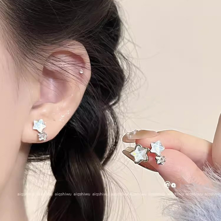 Clear blue star zircon stud earrings for women, small, exquisite and cool style earrings, niche design, high-end earrings, 925 silver details Picture