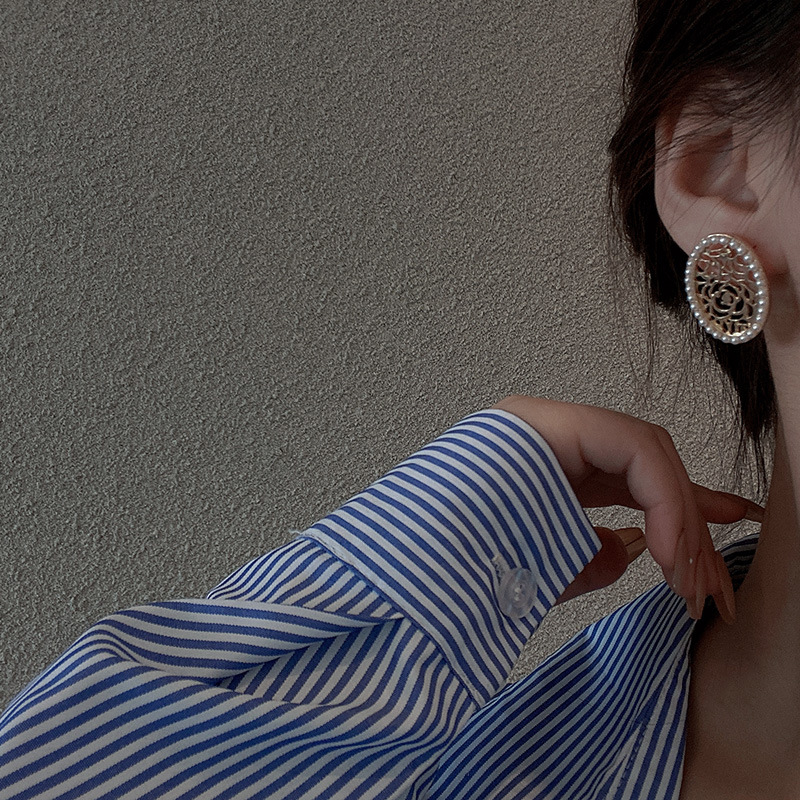 925 Silver needle retro French pearl earrings for women, a unique and simple style with hollowed-out stud earrings, a fashionable and versatile ear accessory details Picture