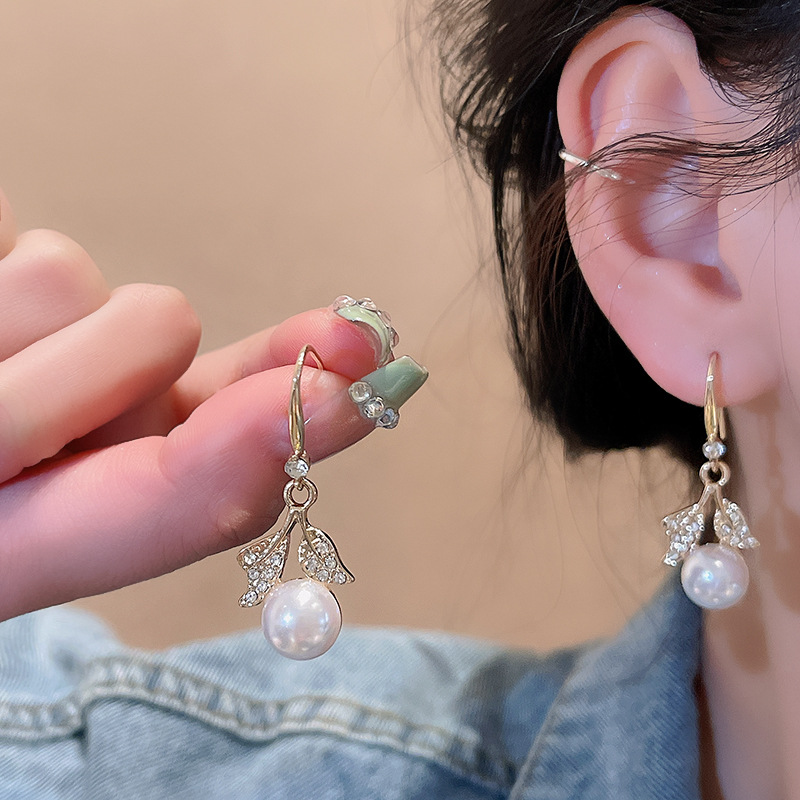 Korean unique design full diamond leaf pearl earrings for women 2025 new trendy and light luxury style earrings and earrings details Picture