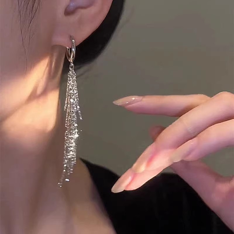 Super shiny silver long tassel exaggerated ear studs, high-end and light luxury earrings, niche design, elegant and versatile earrings details Picture