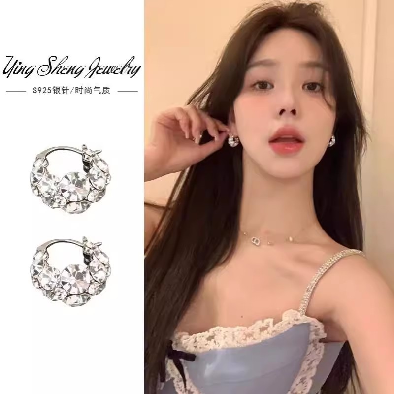 French-style full-diamond, diamond-encrusted ring ear studs, super dazzling and versatile, a light luxury and high-end design for women's earrings full figure