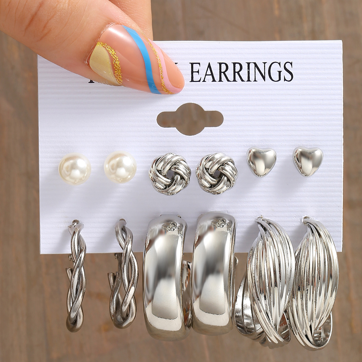 Youdaoplaceholder0 new European and American cross-border metal circle Earrings set of 6 pieces, creative and personalized heart-shaped stud earrings for women Application Scenario