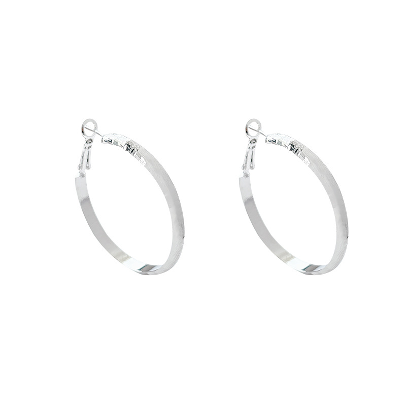The ring-shaped earrings with a diamond-patterned smooth surface are a new style of trendy European and American earrings in 2025. They feature exaggerated geometric shapes and unique personality Item Picture