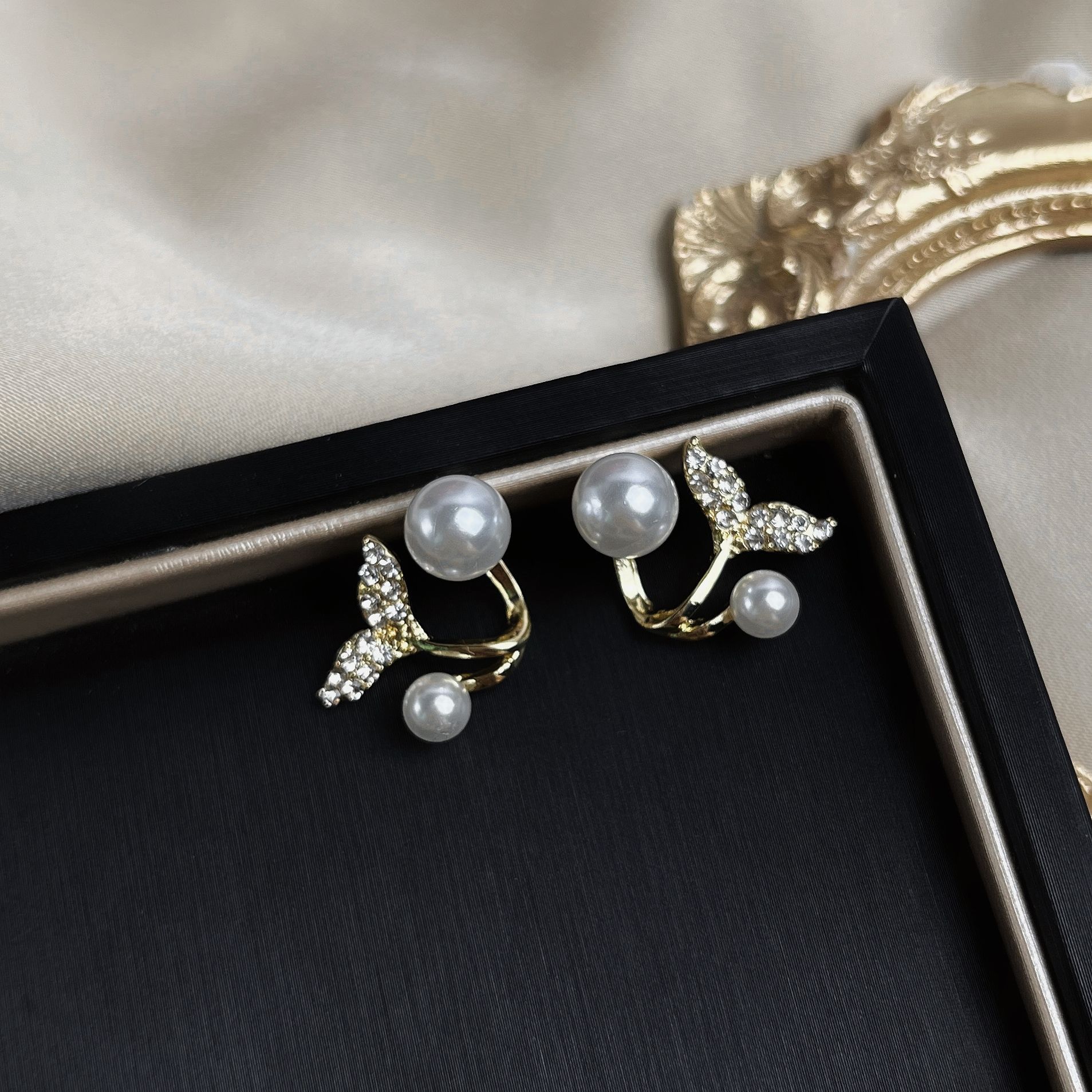S925 Silver Needle fishtail Pearl Earrings, a new trendy style, with a niche design and a dual-wear earring Specification drawing