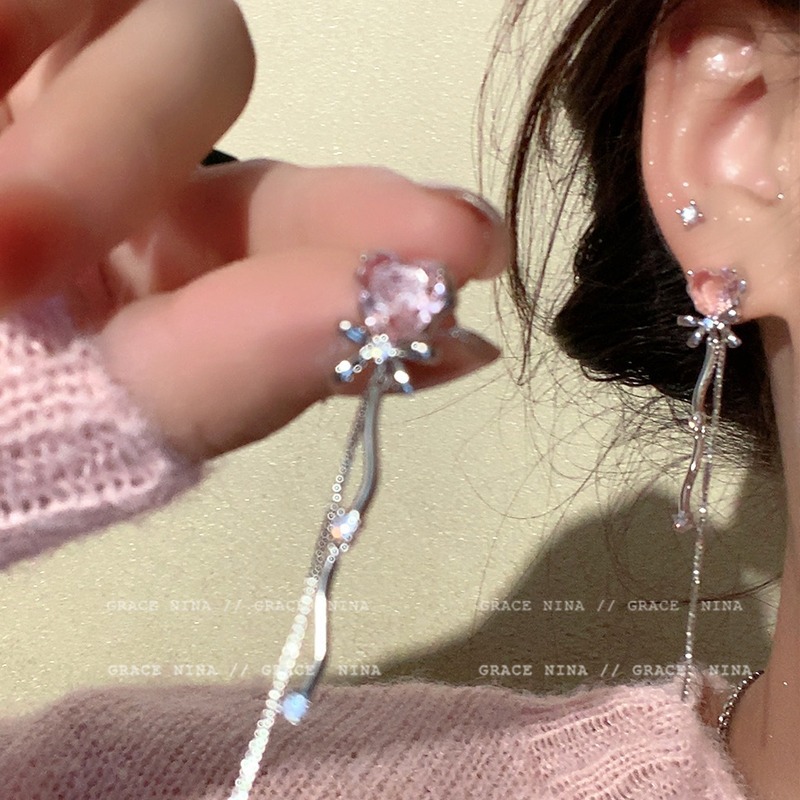 Long heart-shaped tassel earrings with a versatile and niche design, sweet and cool zircon bow, elegant and high-end earrings and earrings Application Scenario