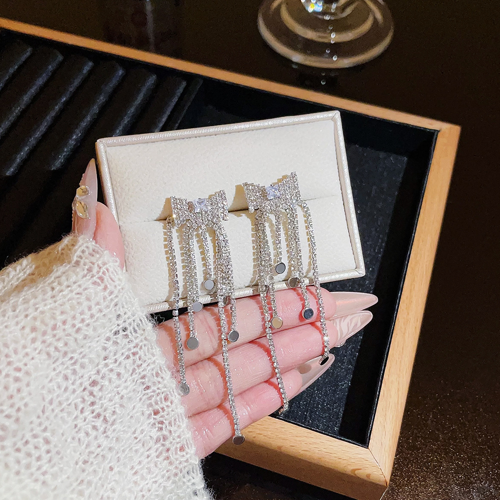 Super ethereal and exquisite bow fashion earrings, a light luxury and high-end feel, versatile style, ear bone clips, long tassel earrings for women full figure