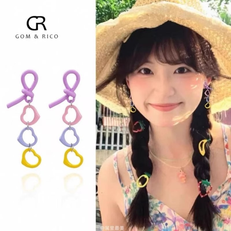 Candy-colored heart-shaped star-shaped stud earrings with a niche design sense for women, colorful dopamine fashionable and versatile earrings details Picture