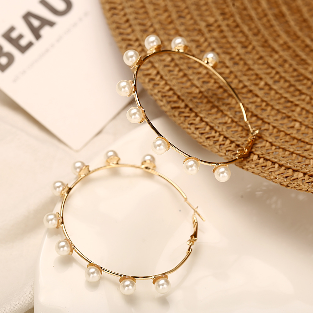 Han Zhishang's European and American cross-border large circle earrings are creative, retro, simple, exaggerated and individual, with artificial pearl ear loops wrapped around details Picture