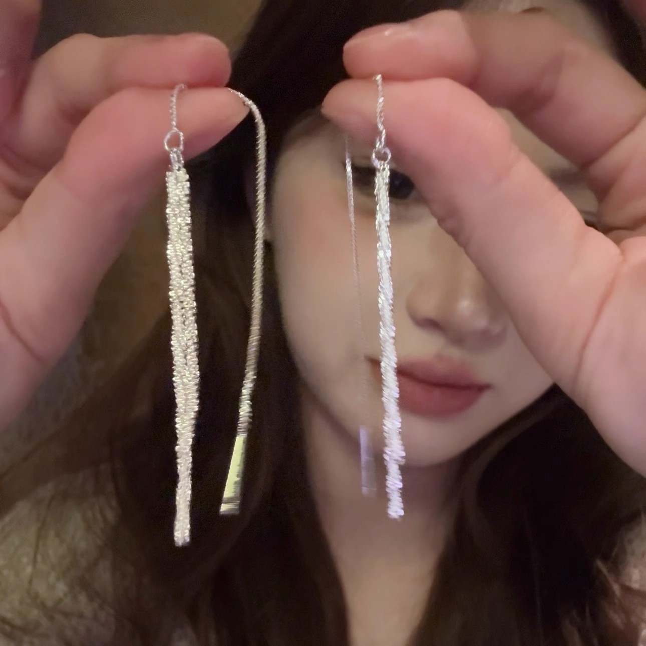 Sparkling starry sky tassel earrings for women, light luxury and elegant, versatile earrings, niche design, fashionable and unique earrings full figure