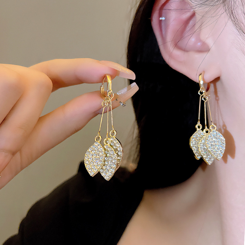 Micro-set light luxury full diamond zirconia tassel earrings for women, Japanese and Korean, exquisite and high-end, noble and fashionable stud earrings, niche earrings Application Scenario