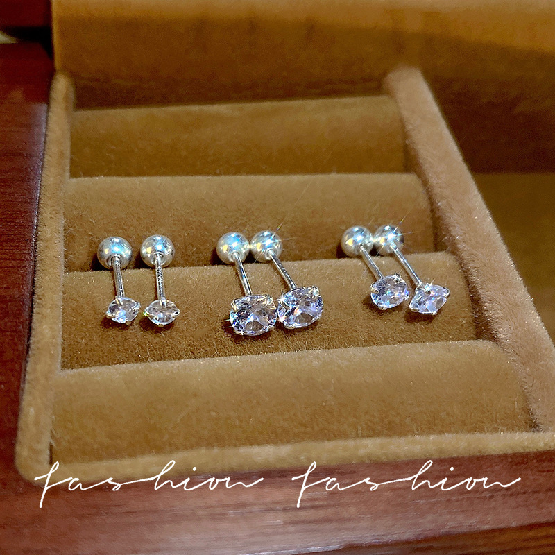 No need to pick the sparkling Zircon ear stud when sleeping. The small and exquisite 925 silver needle ear stud nourishes the ear hole. It's a high-end and trendy look for women full figure