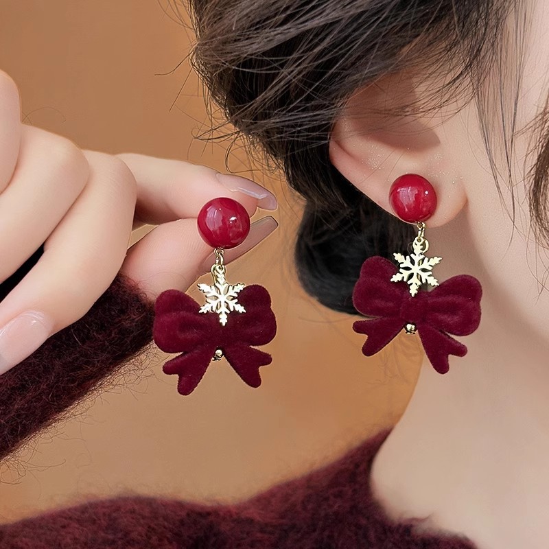 Christmas red bow zircon pearl snowflake earrings, retro, light luxury and high-end stud earrings for autumn and winter full figure