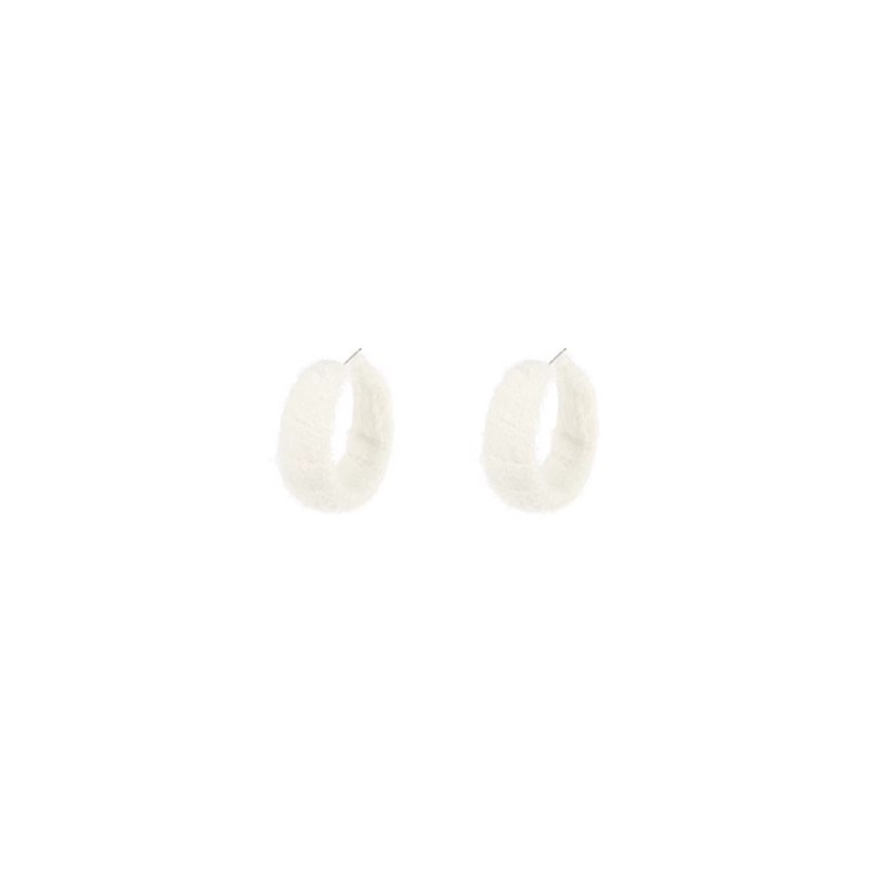 The autumn and winter plush white ear loops are a niche design for women, exuding a sense of sophistication and elegance. The versatile ear studs are simple, light, luxurious and fashionable earrings Item Picture