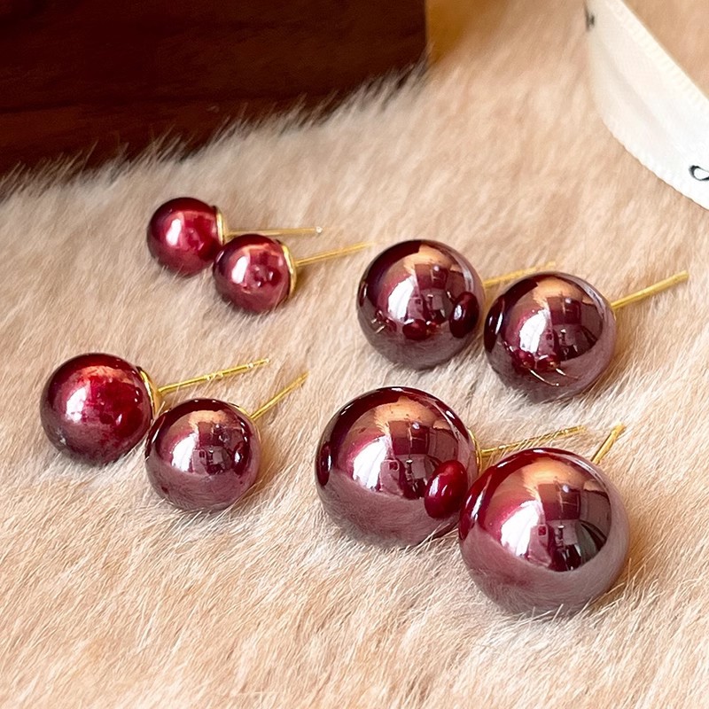 Light luxury and high-end, niche wine red pearl stud earrings for women, S925 silver needle French autumn and winter simple earrings Specification drawing