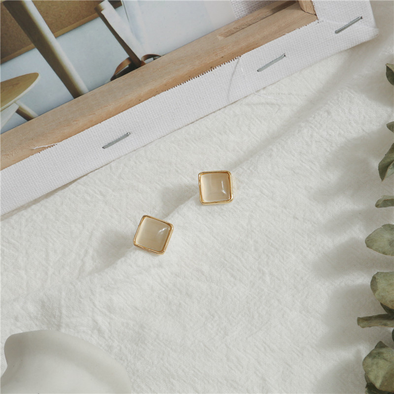 Daily commuting simple square cat's eye stone earrings 925 silver needle wholesale small, exquisite and elegant stud earrings Application Scenario
