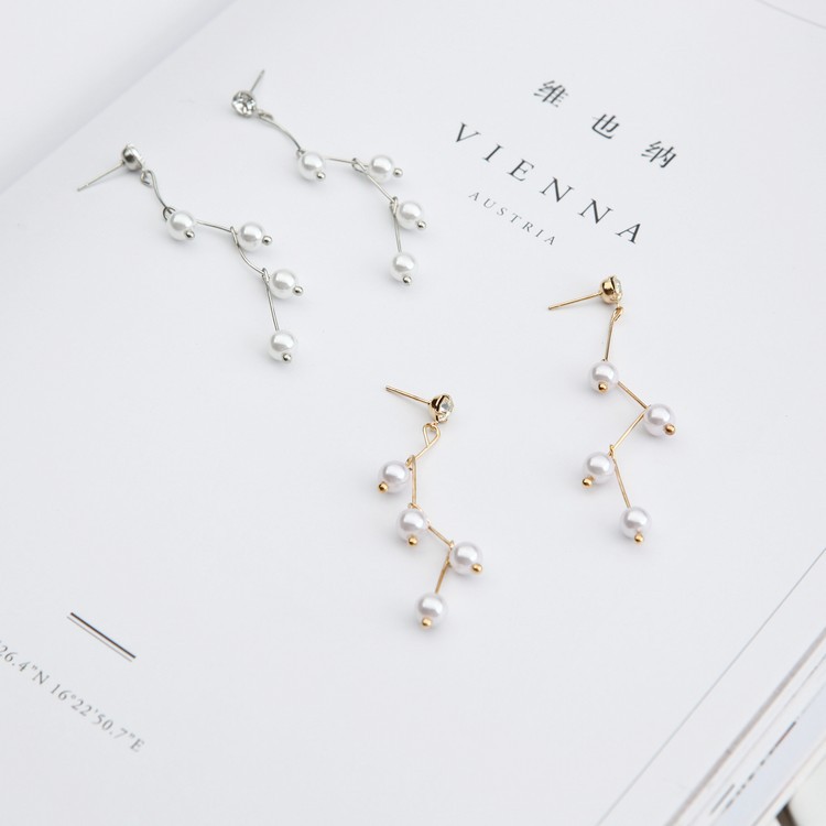 New Japanese and Korean minimalist high-gloss pearl earrings, women's tree branch curved line design, long stud fairy earrings Item Picture