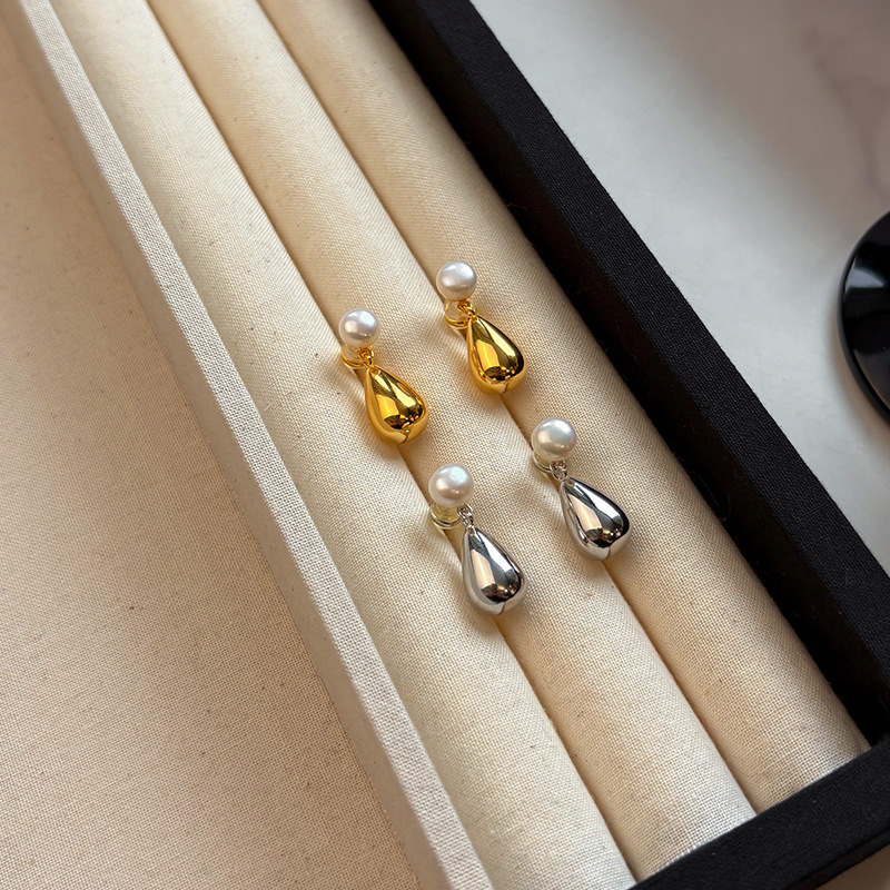 French pearl water drop high-end earrings, unique and niche two-color spliced pure silver stud earrings, retro Baroque earrings full figure
