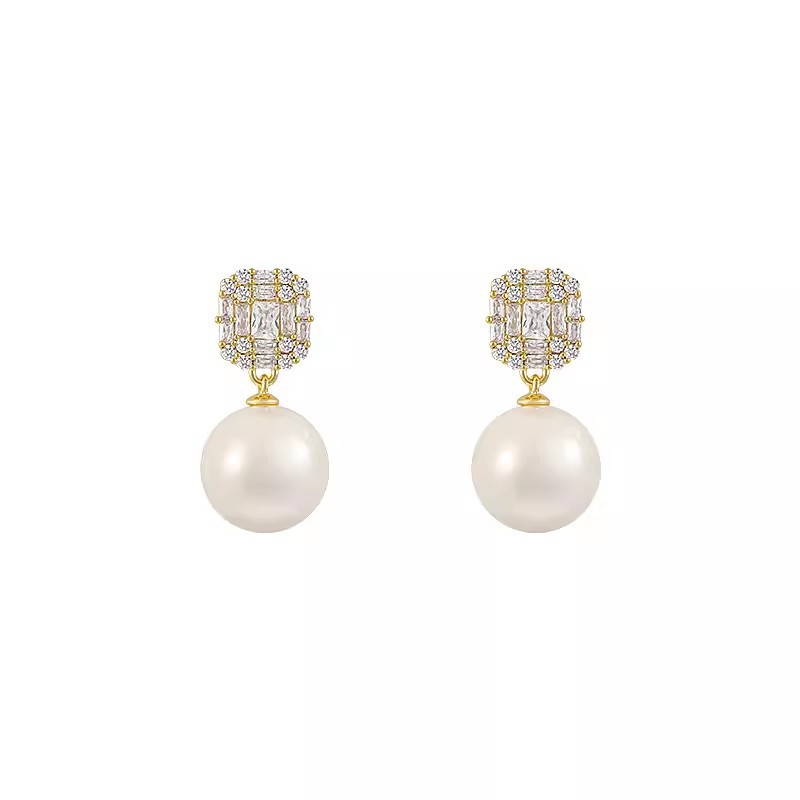 Zircon pearl stud earrings, a new 2025 bestseller for women, feature a light luxury and niche design, exuding a sense of high-end French style Item Picture