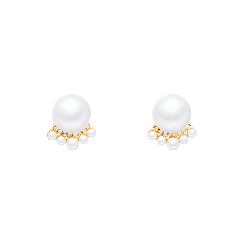 French cat paw pearl earrings for women, unique and retro stud earrings, elegant and high-end, light luxury accessories wholesale in Yiwu Item Picture