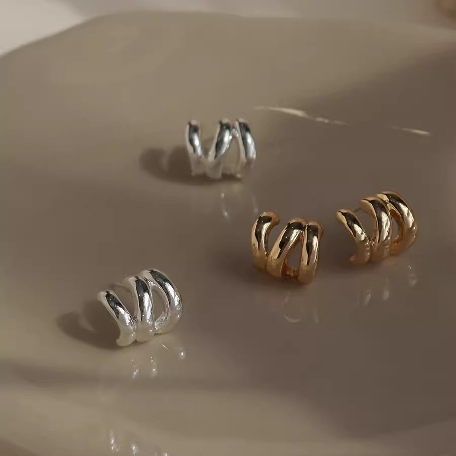 Multi-layer stacked metal earrings with a high-end design sense, commuter ear rings, a unique and niche plain ring for women, and elegant stud earrings details Picture