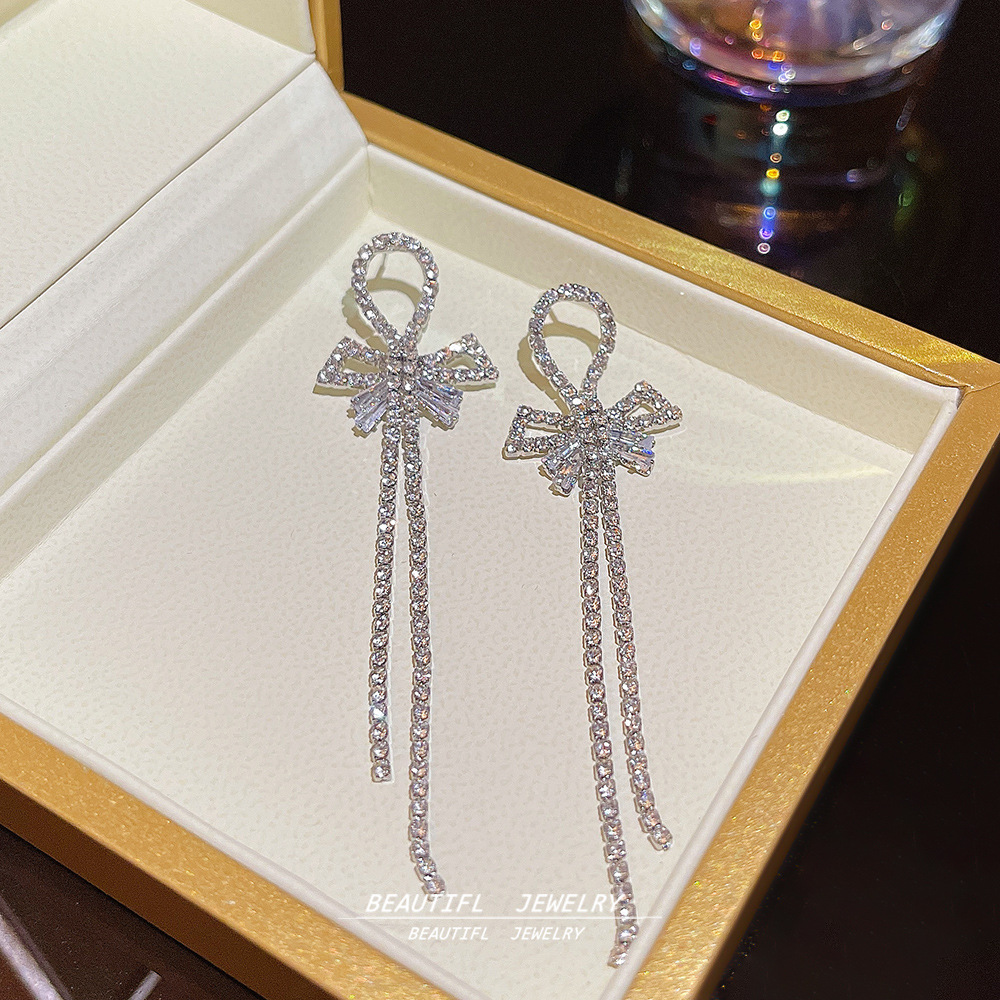 Korean-style, niche, sweet and versatile earrings with a light luxury and high-end feel. Long stud earrings with full diamonds, tassels and bows Specification drawing