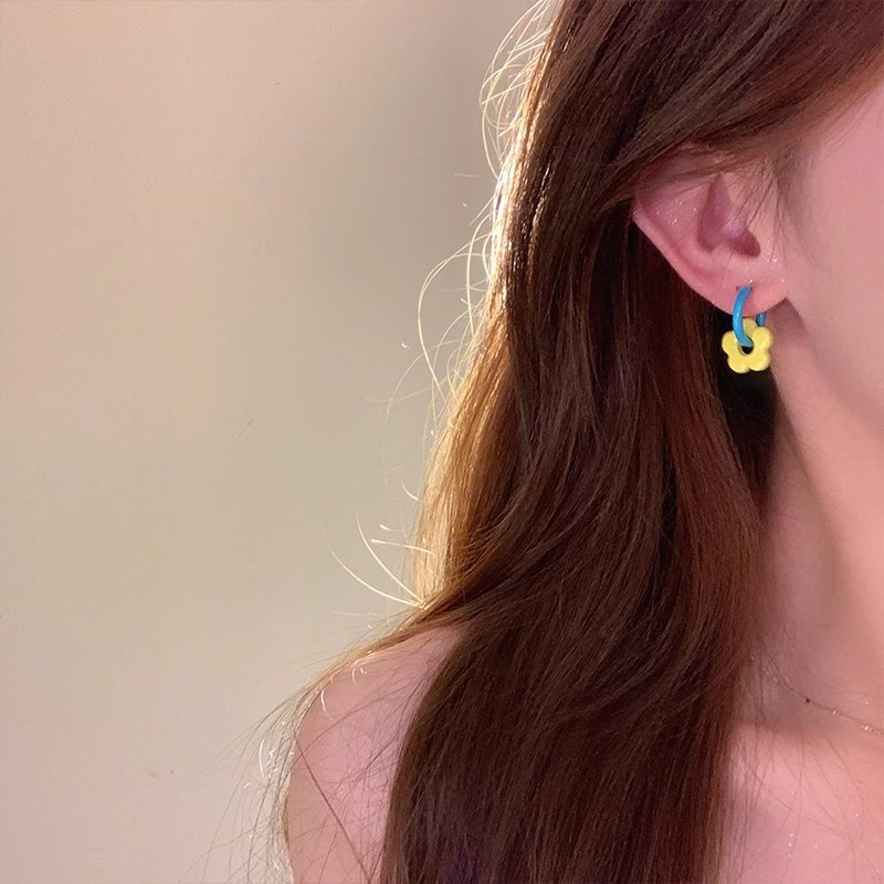 The energetic girl's spring and summer color-matched dopamine flower ear rings for women have a unique and versatile design, as well as sweet earrings Specification drawing