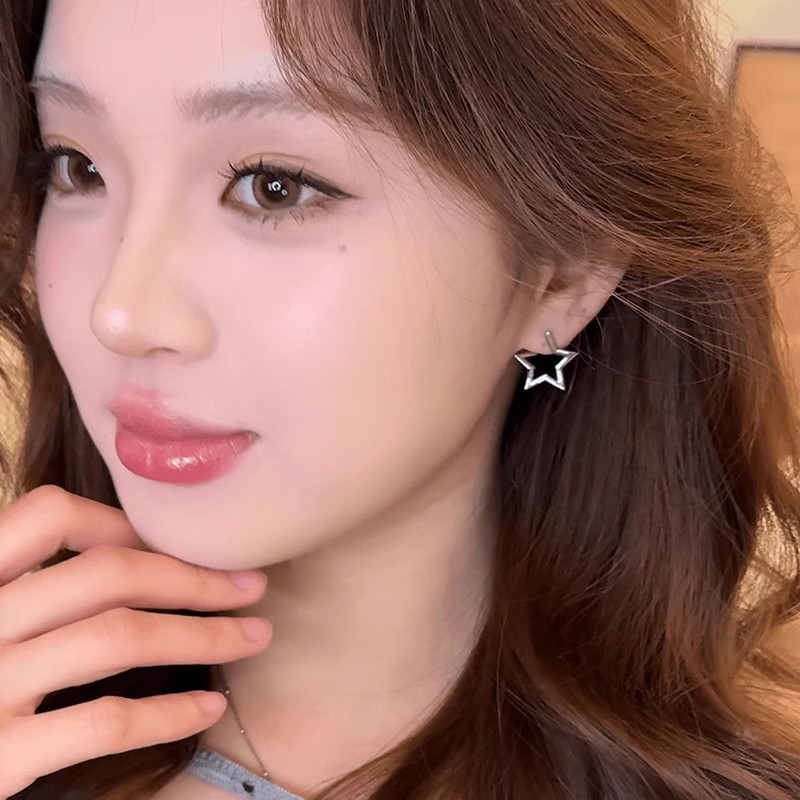 Sparkling Diamond three-dimensional Folded corner star stud earrings for women 2025 New bestseller, high-end and niche design earrings, exquisite ear buckles Application Scenario