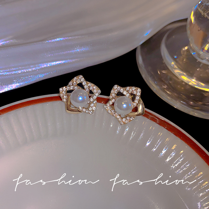 Niche design sense pearl flower earrings, internet-famous temperament pearl diamond-encrusted stud earrings, women's Instagram trendy and personalized earrings Specification drawing