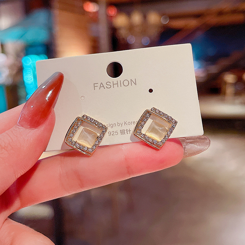 S925 Silver Needle Korean version New diamond-encrusted geometric cat's eye stone earrings, women's design sense, elegant and simple stud earrings Specification drawing
