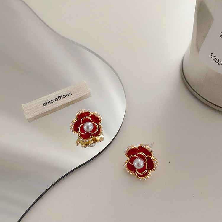 French retro oil-dripping pearl flower earrings for women, Korean simple and versatile, elegant and refined stud earrings, cold style Specification drawing