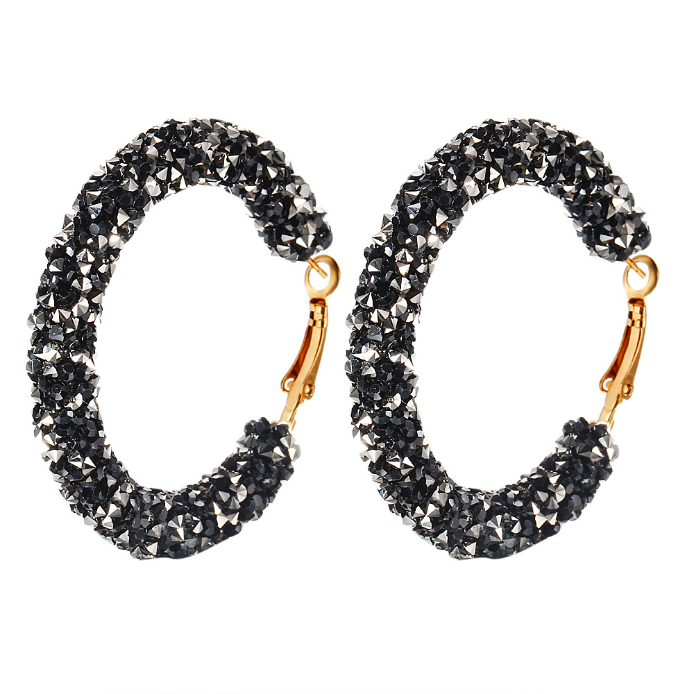 Popular cross-border fashionable, simple, individual, retro and exaggerated earrings from Europe and America, creative circle crystal earrings for women Application Scenario