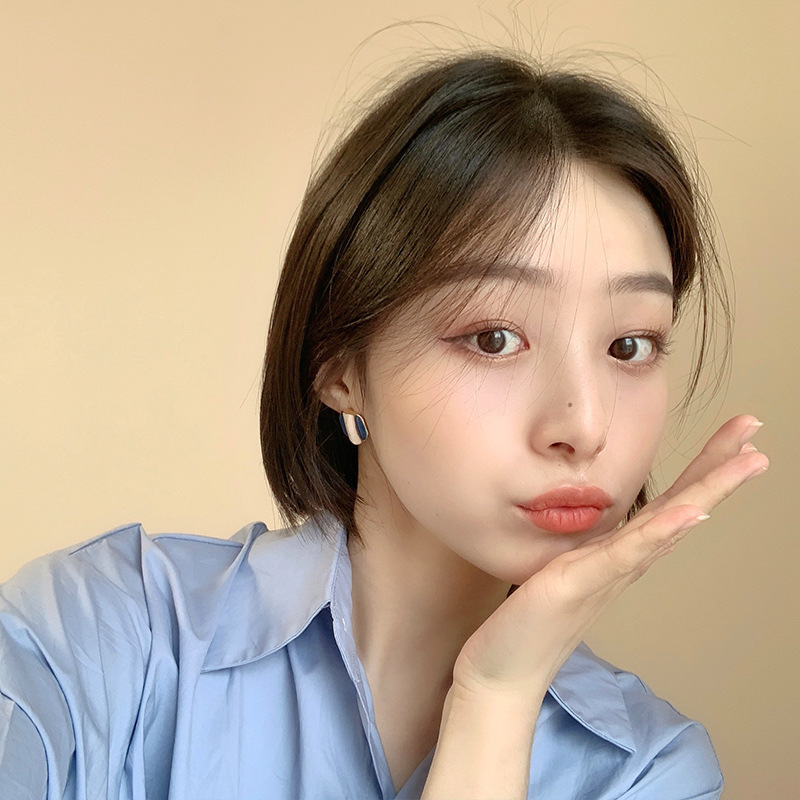 Trendy Korean style, unique and versatile, contrasting color stud earrings, blue polycarbonate 2020 new retro Hong Kong style earrings details Picture
