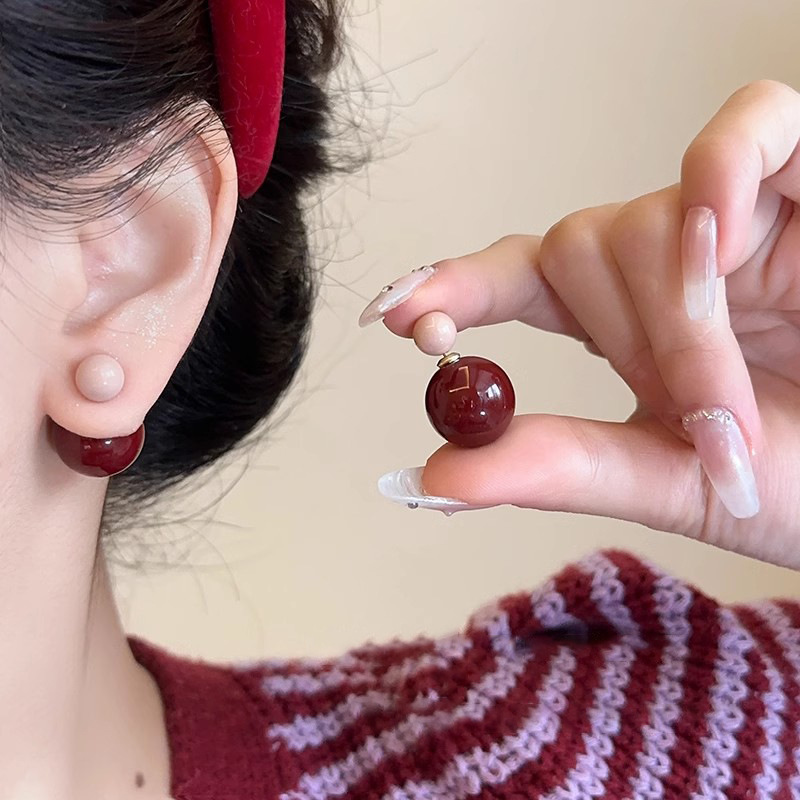925 silver needle retro Hepburn style pearl earrings, a high-end and elegant female lady, French stud earrings, fashionable and individual earrings full figure