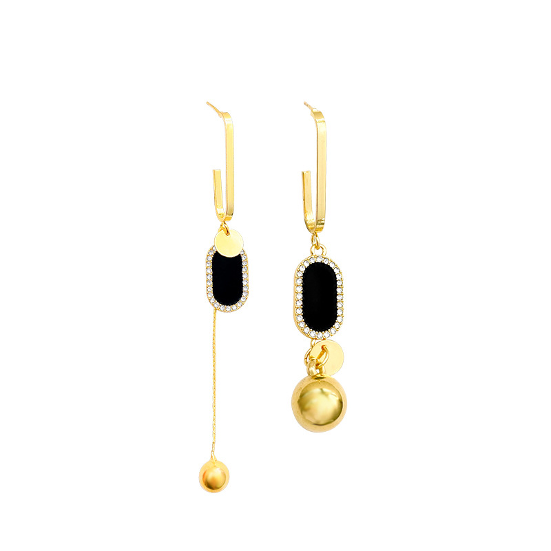 This high-end, light luxury long geometric asymmetrical earrings are simple and versatile for women. They exude a trendy charm. The tassel earrings make you look slimmer Item Picture