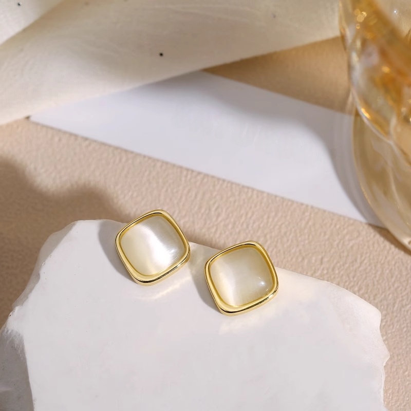 Xuhui exquisite and light luxury copper plated with real gold and set with zircon 925 silver needle square cat-eye earrings, fashionable and elegant details Picture