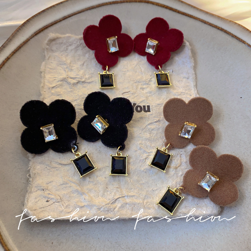 s925 Silver Needle Autumn and Winter plush Flower Earrings for Women, 2025 New style, trendy retro, niche design, stylish stud earrings Application Scenario