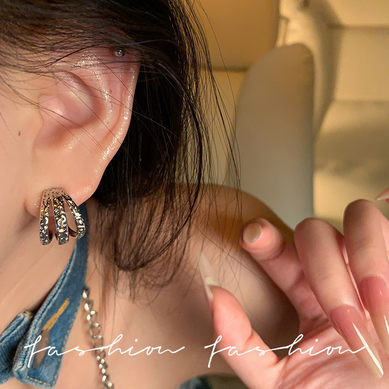 Micro-inlay fashionable and elegant, versatile stud earrings for women 2025 new stylish earrings, niche design sense, high-end feel, women's earrings Application Scenario