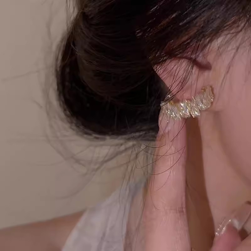 High-end, light luxury arc-shaped zircon stud earrings for women 2024 bestsellers, with a sense of design, elegant, fashionable and versatile earrings and earrings Application Scenario